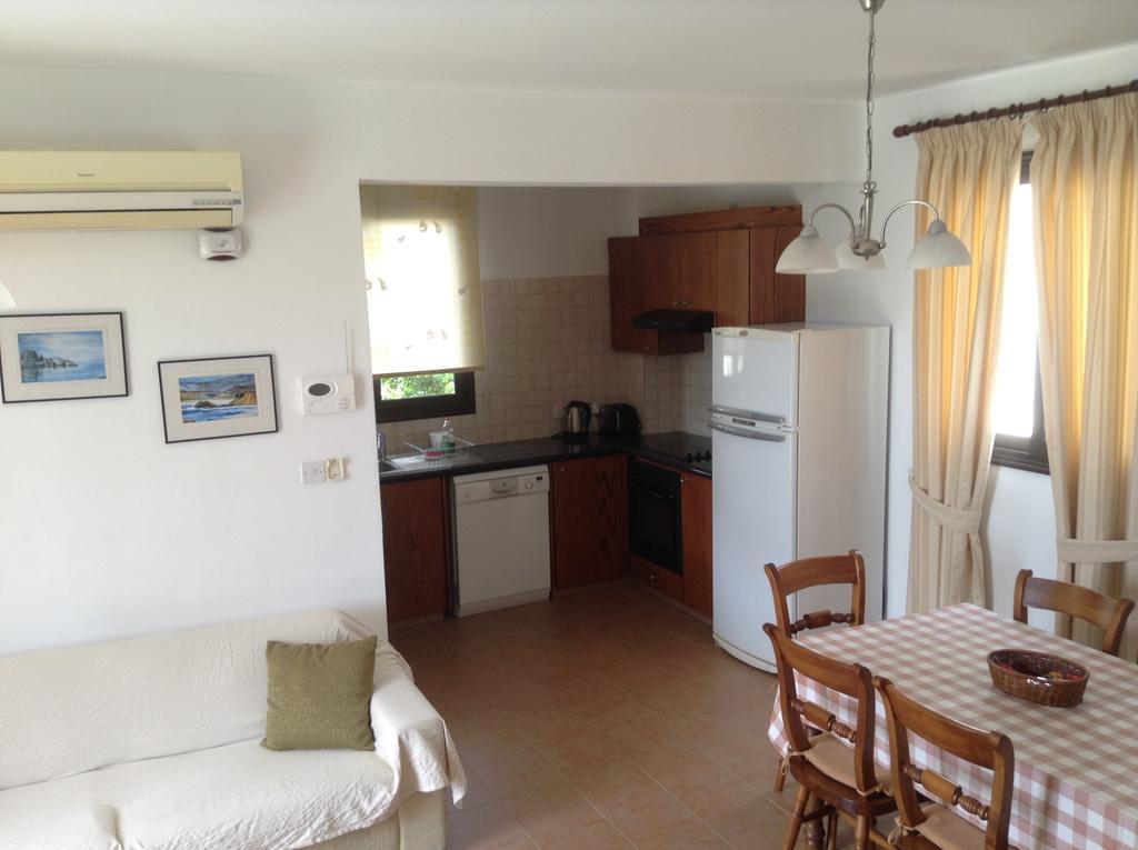 Aura Holiday Villas Paphos Szoba fotó