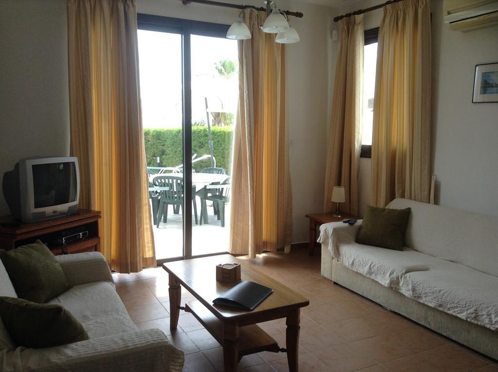 Aura Holiday Villas Paphos Szoba fotó